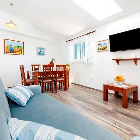 Apartment By The Sea - 17935 Rovinj