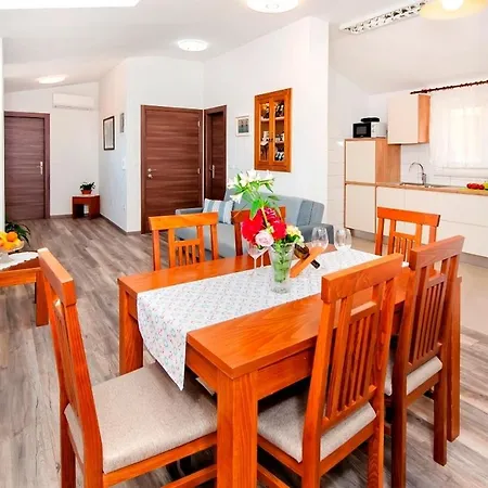 Apartment By The Sea - 17935 Rovinj